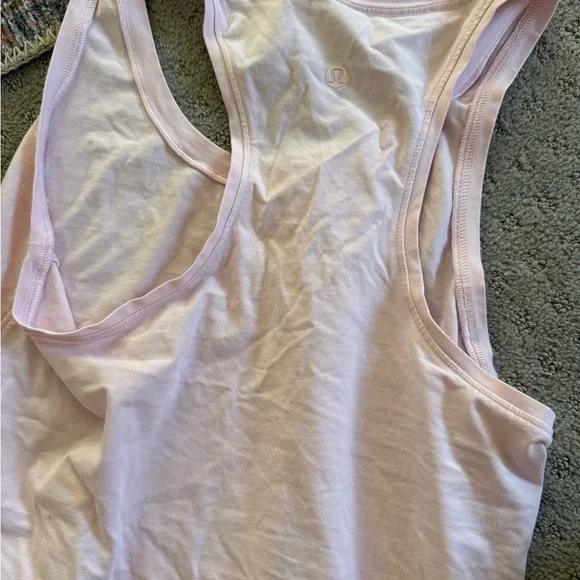 Lululemon swiftly racer back tank 2.0 in color strawberry milkshake. Size 6 - Picture 4 of 5